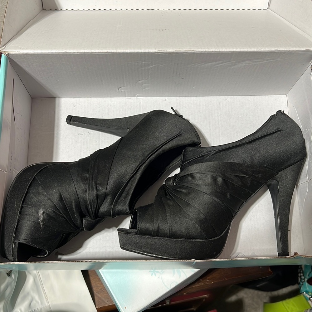 Maurice’s peep toe heels